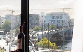 Howard Sur Seine - Asnieres Paris La Defense